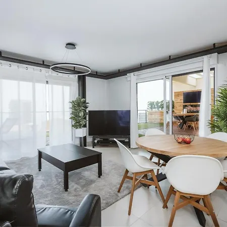 Monaco View, Pool, Garage, 100 M2 Terrace בוסוליי