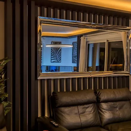 Monaco View, Pool, Garage, 100 M2 Terrace דירה בוסוליי