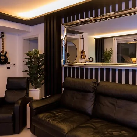 Apartman Monaco View, Pool, Garage, 100 M2 Terrace