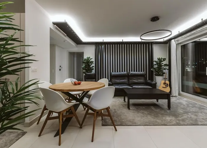 公寓 Monaco View, Pool, Garage, 100 M2 Terrace