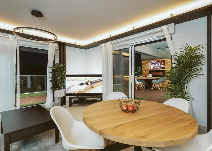 公寓 Monaco View, Pool, Garage, 100 M2 Terrace 博索莱伊