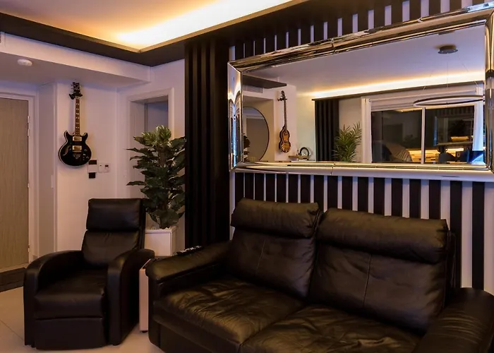 公寓 Monaco View, Pool, Garage, 100 M2 Terrace
